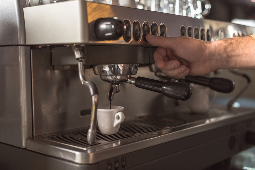 Czar Poranka : Odkrywamy Magię Kawy – Od Rośliny przez Proces Palenia aż po Twoją Kieliszek Pełną Smaku.